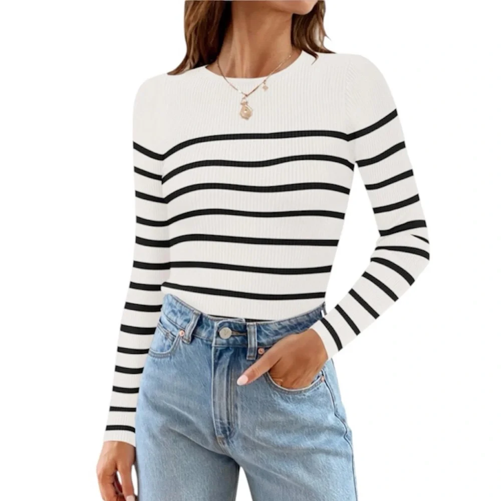 Zesica Women's White Navy Preppy Casual Striped Crewneck Sweater Size Small‎ NEW